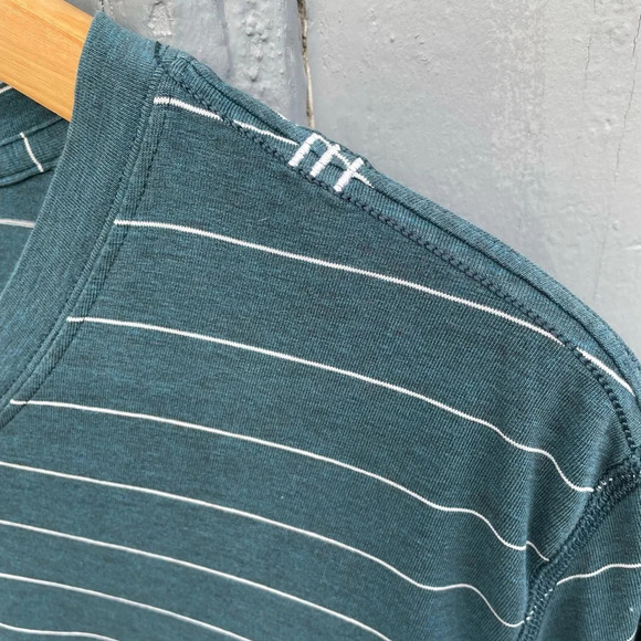 Lululemon 5  Year Basic V-Neck, size Medium - Picture 7 of 7